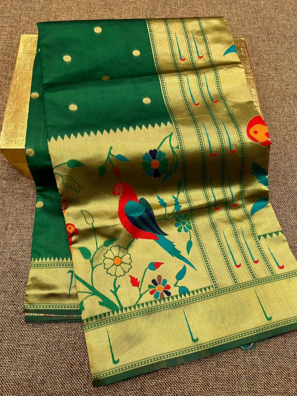 Big border paithani