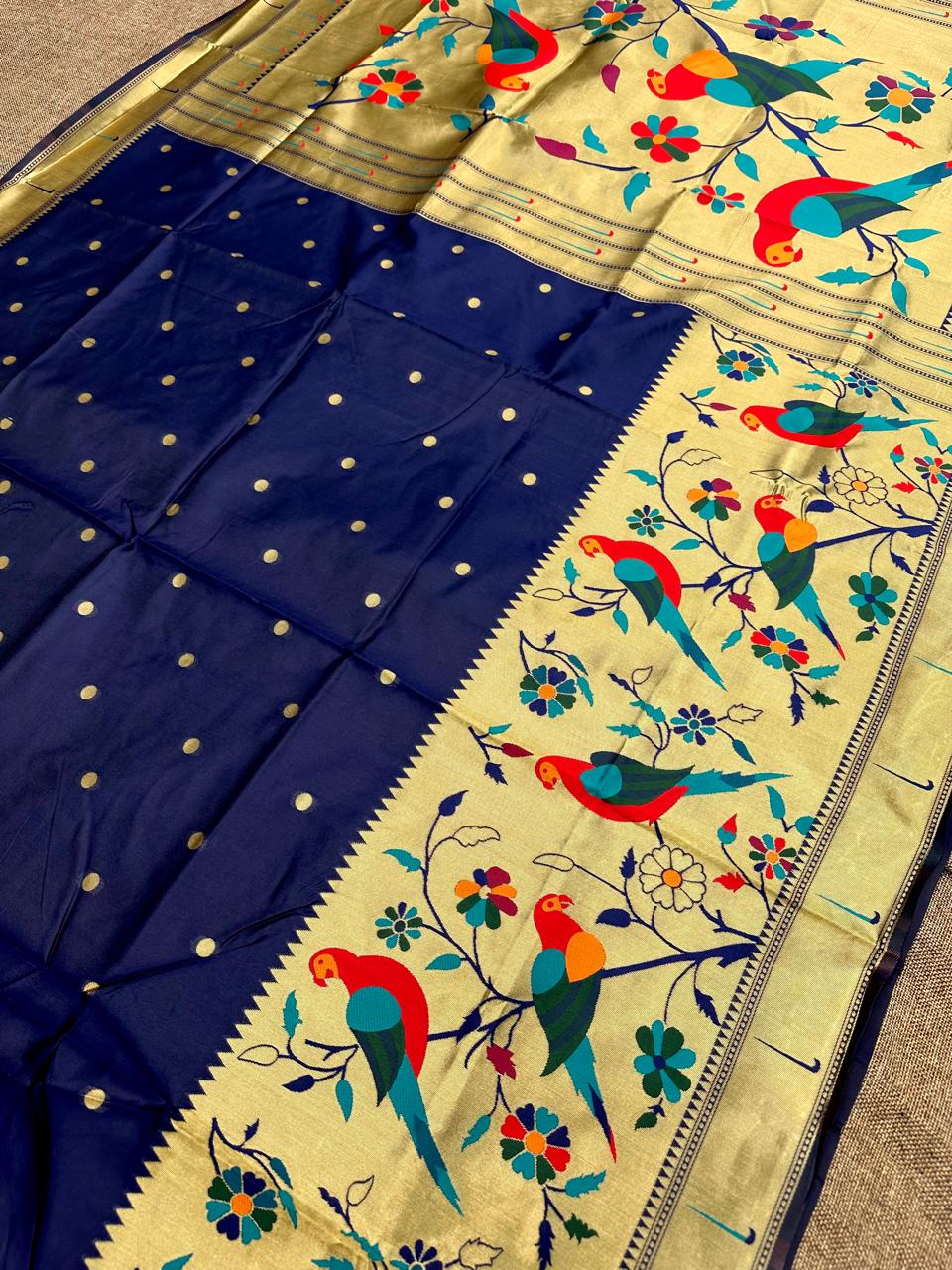 Big border paithani