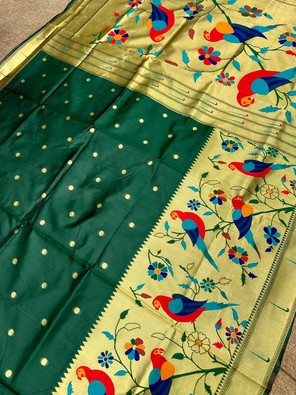Big border paithani