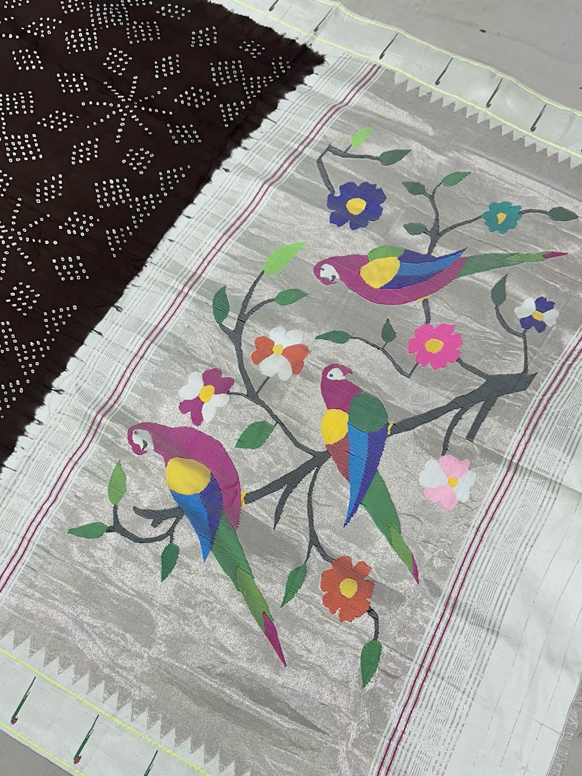 Muniya Bandhani Paithani Saree