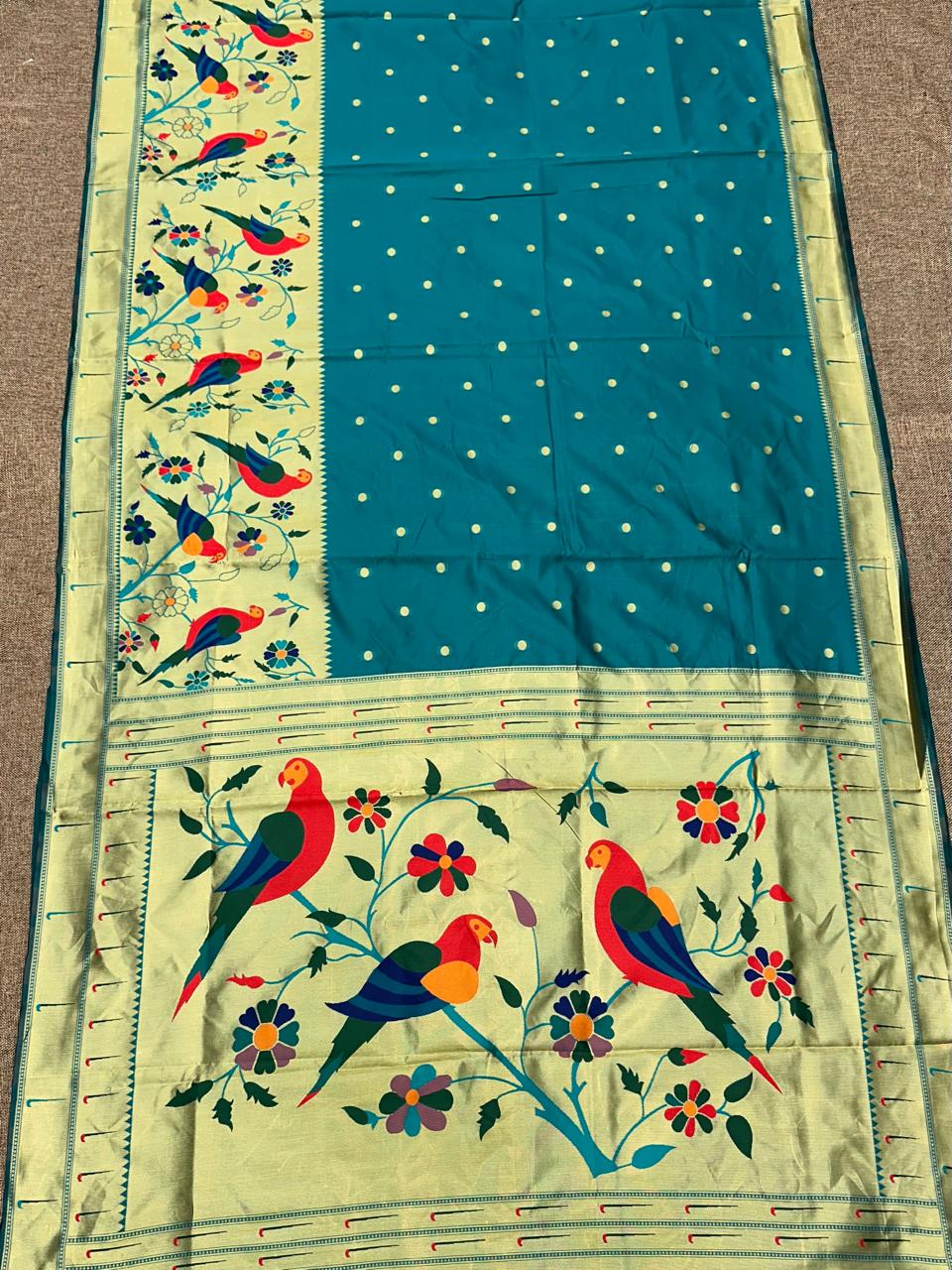 Big border paithani