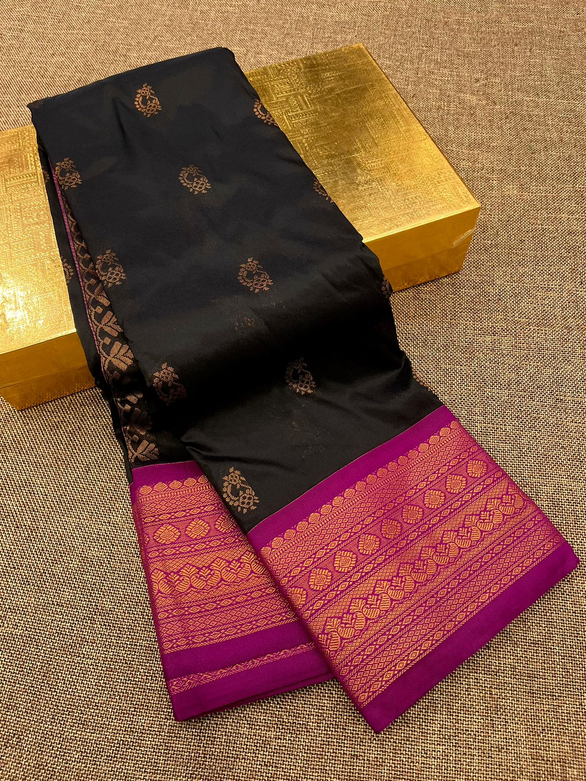 Nath paithani saree