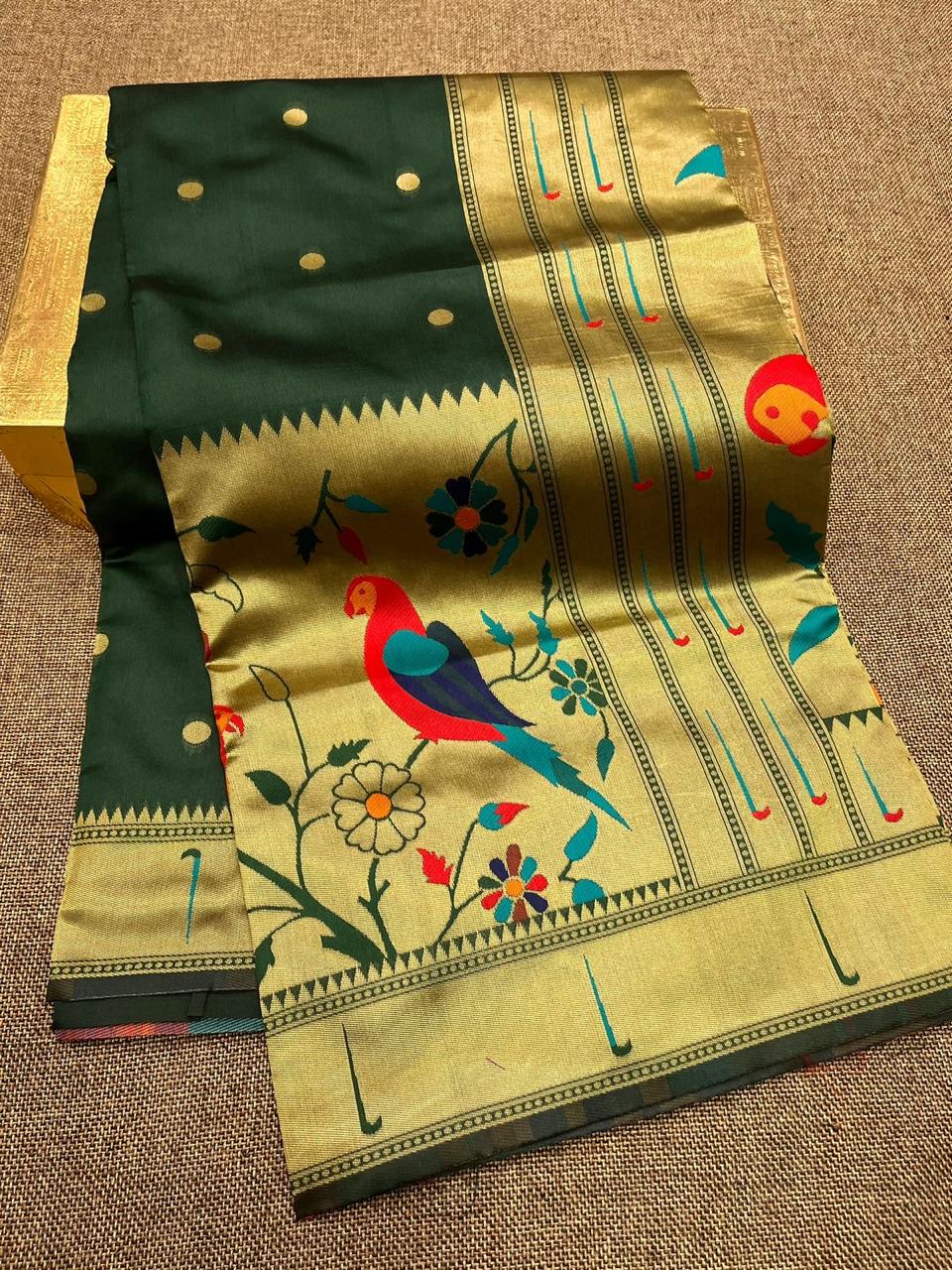 Big border paithani