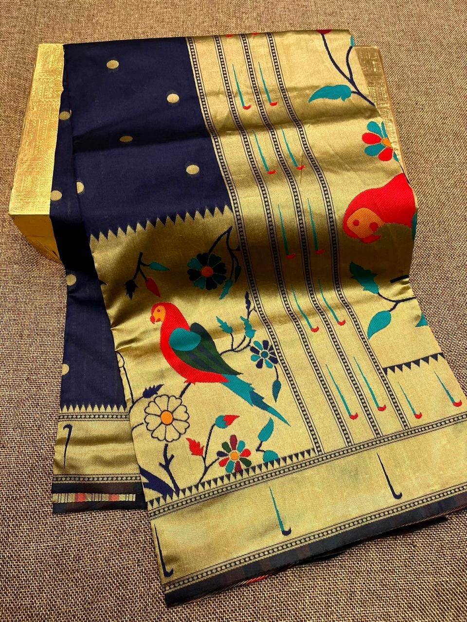Big border paithani