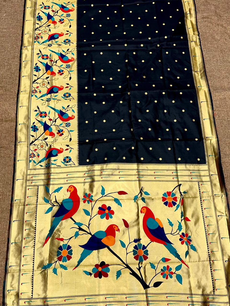 Big border paithani