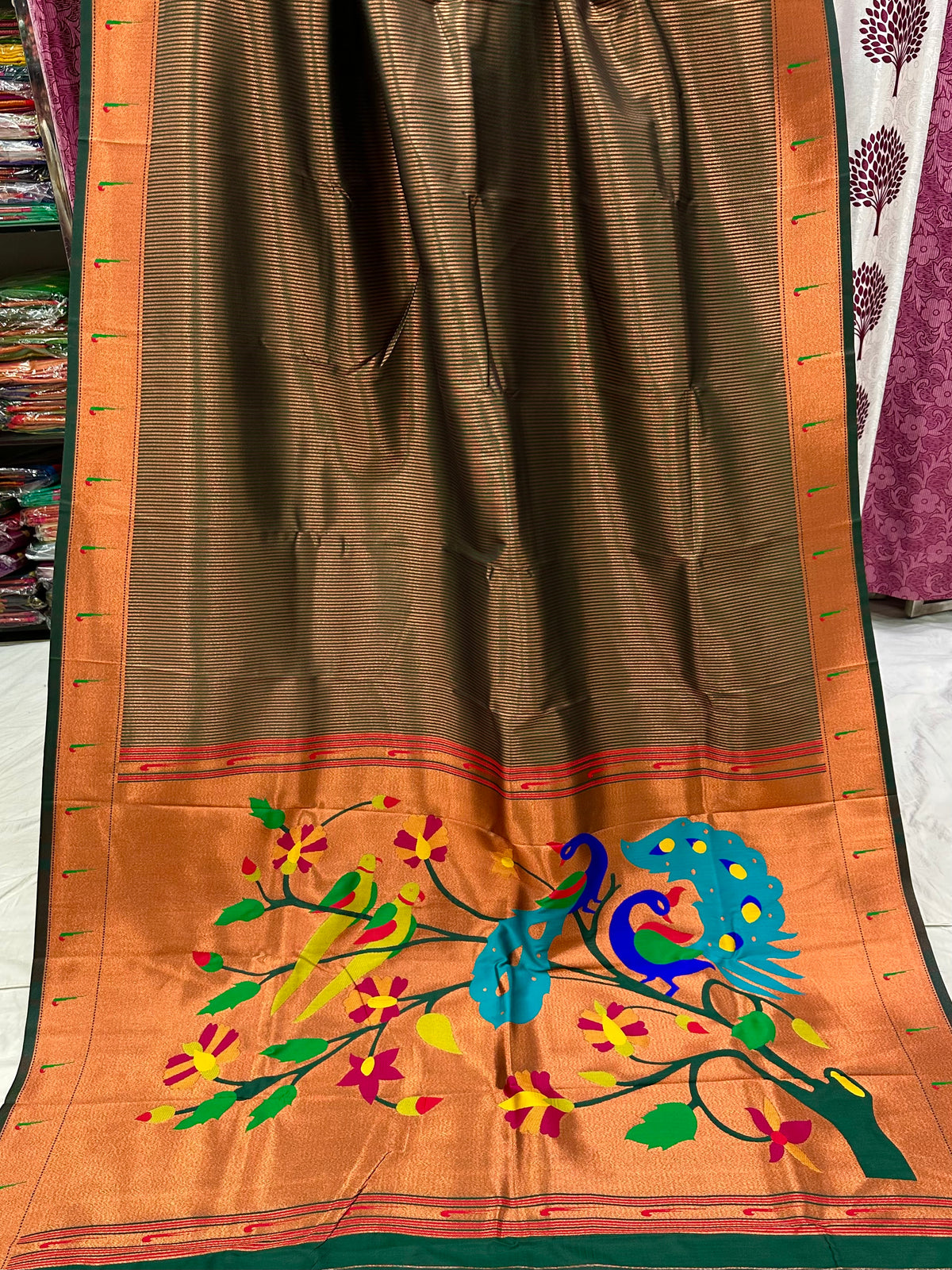 Lining Muniya paithani