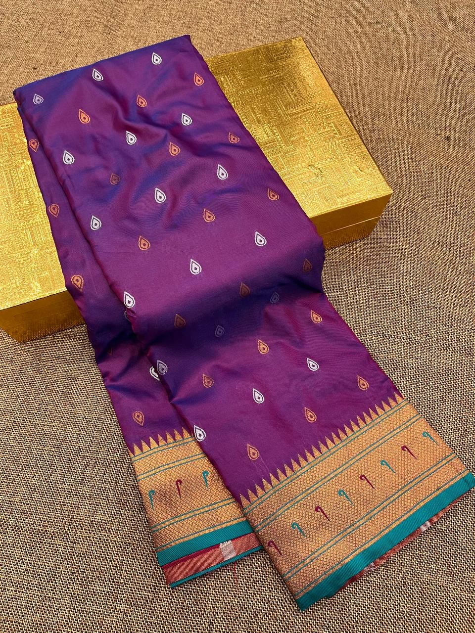 Muniya Border Paithani