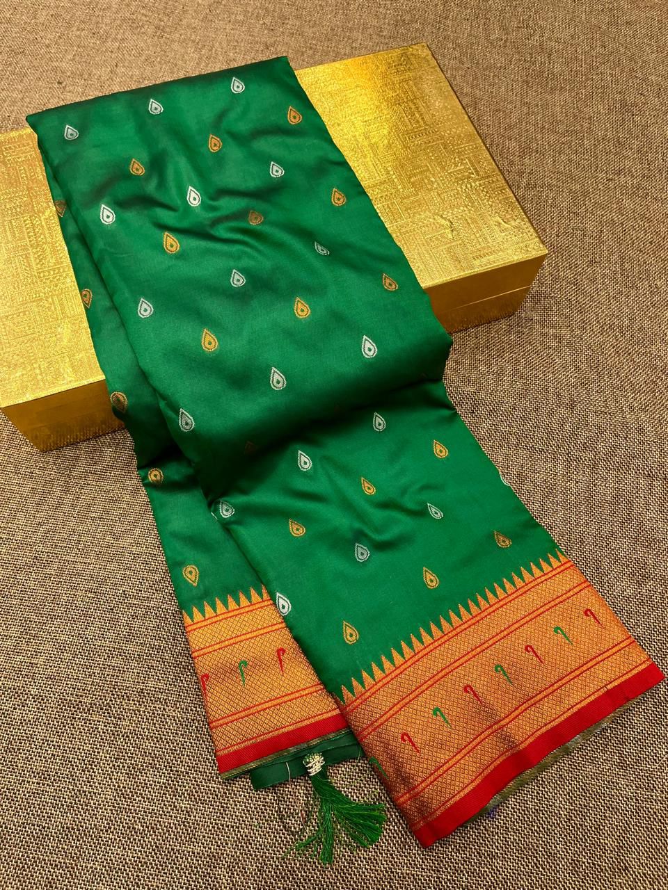 Muniya Border Paithani
