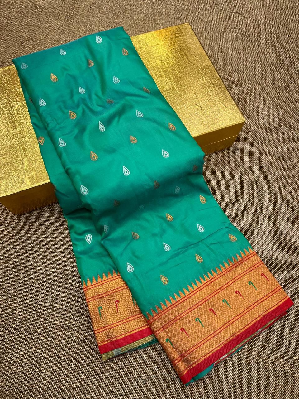 Muniya Border Paithani