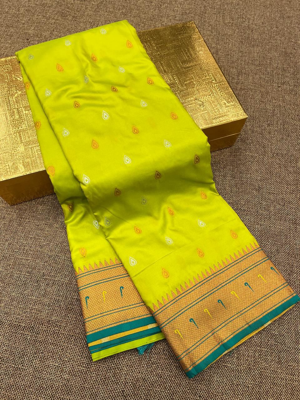 Muniya Border Paithani