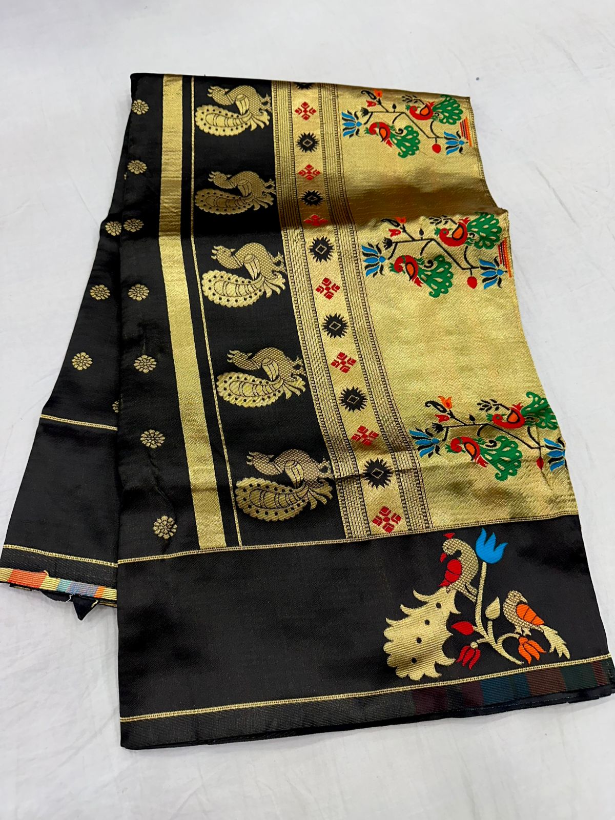 Avni Paithani