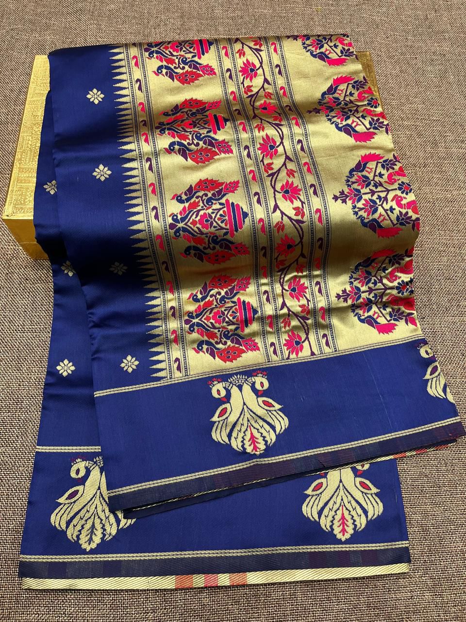 Avni Paithani