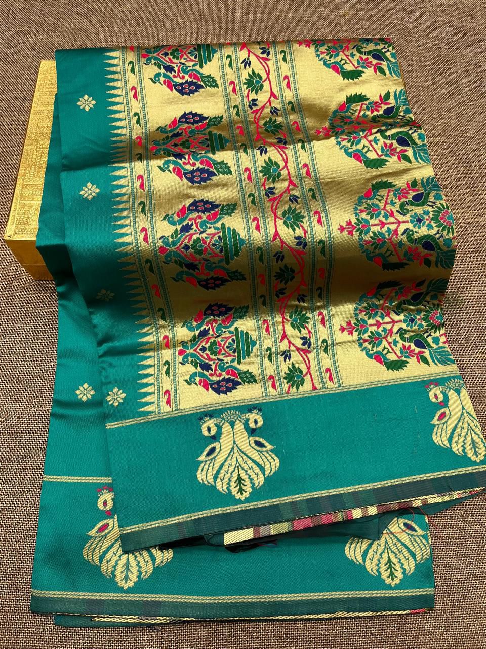 Avni Paithani