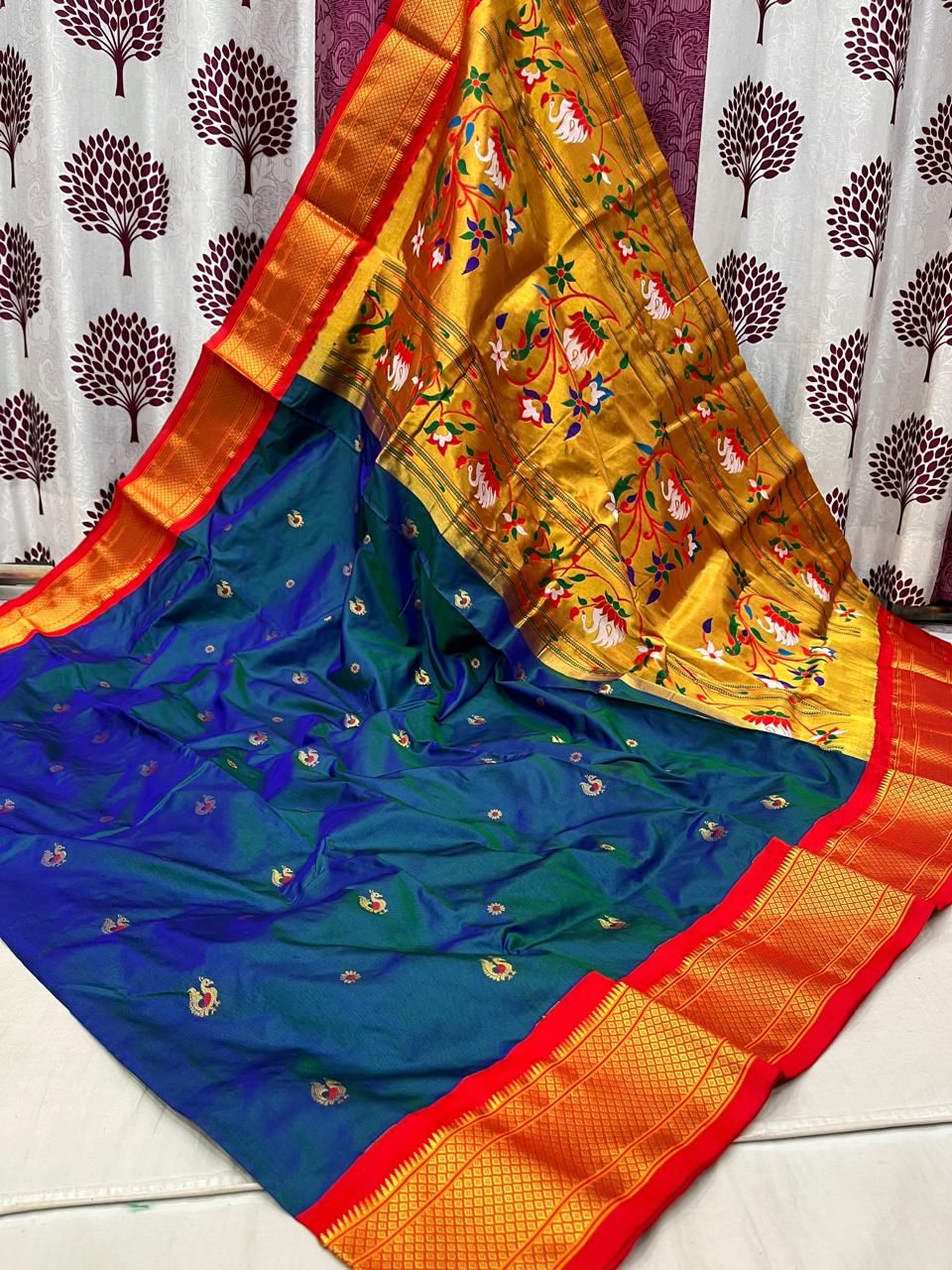 Rajhauns Kadiyal Border Paithani Saree