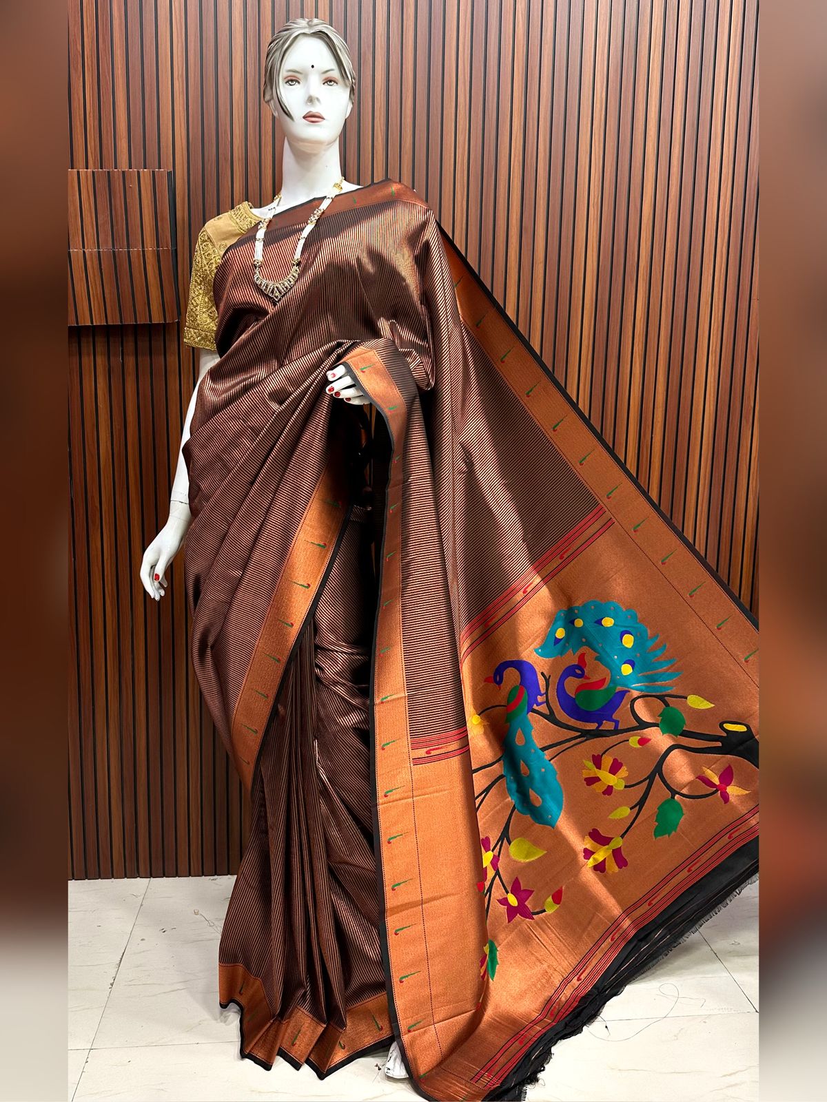 Lining Muniya Paithani Saree