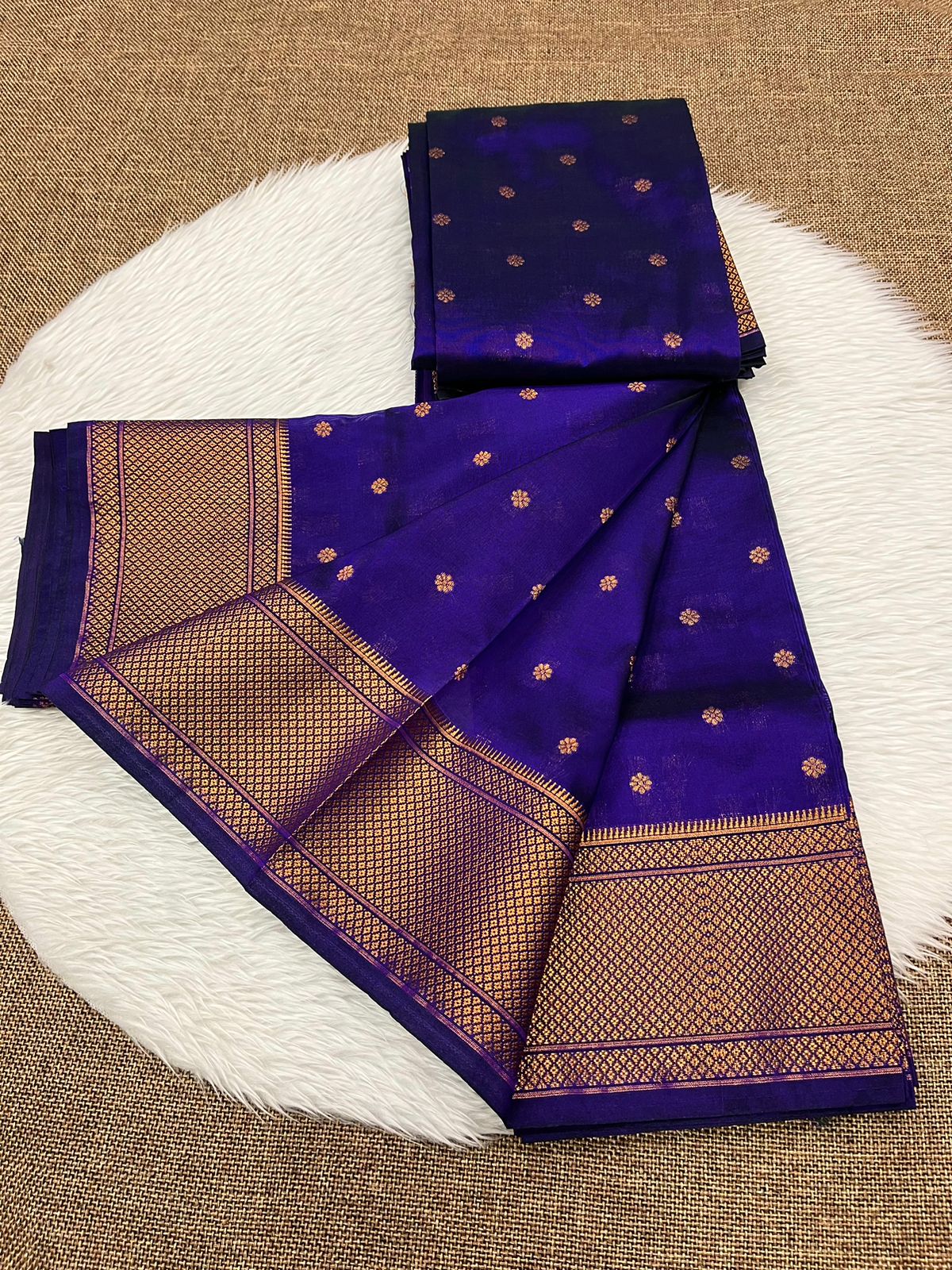 Trending Kalanjali paithani