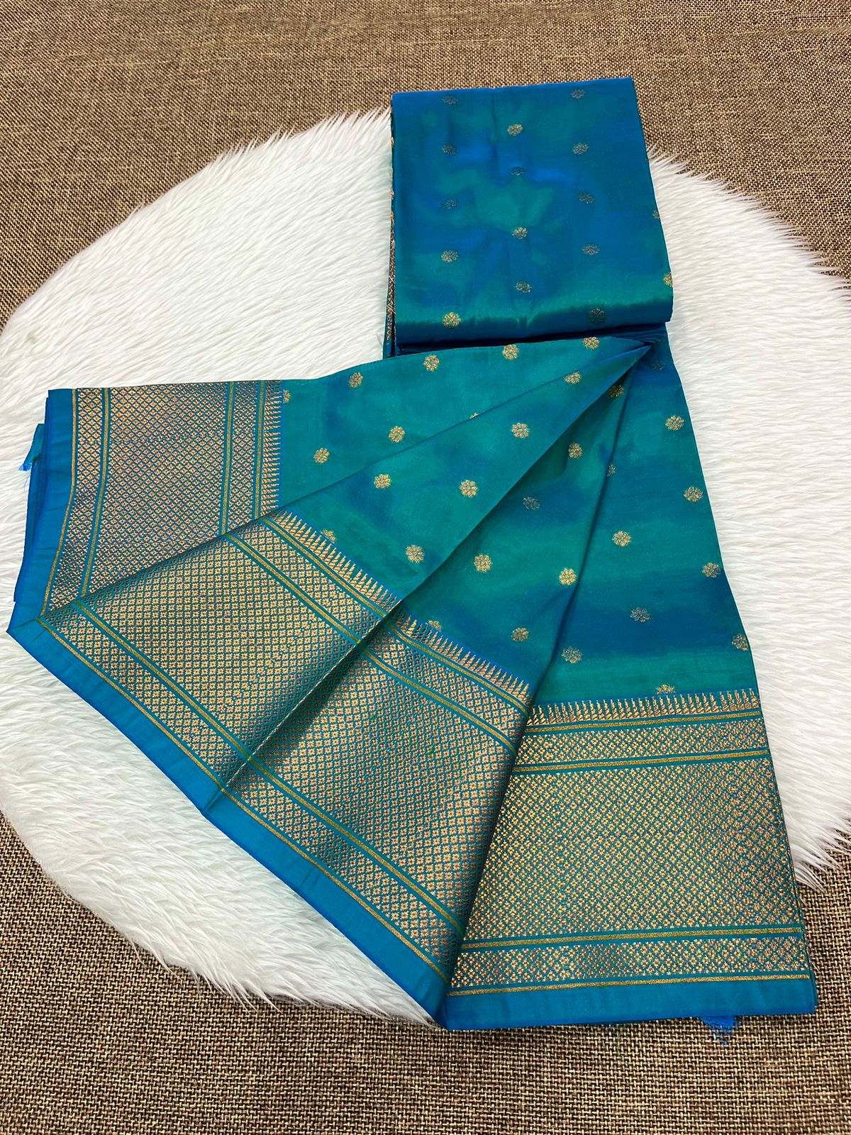 Trending Kalanjali paithani