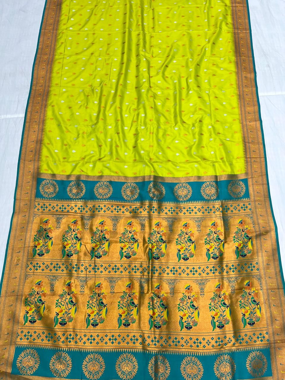 Muniya Border Paithani