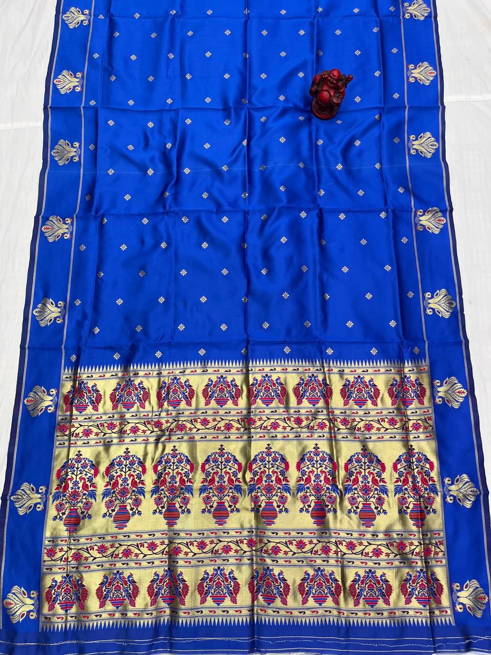 Avni Paithani