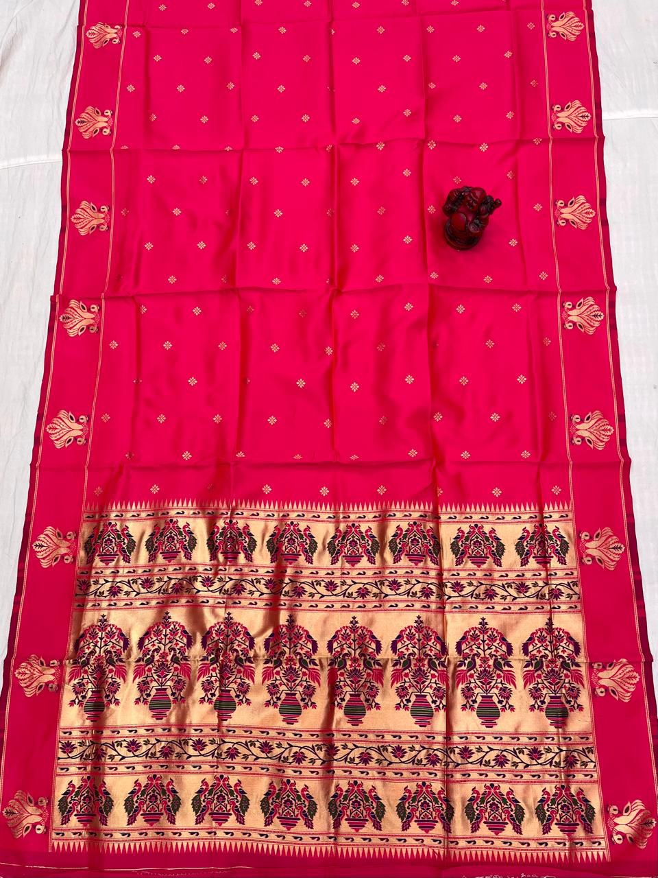 Avni Paithani