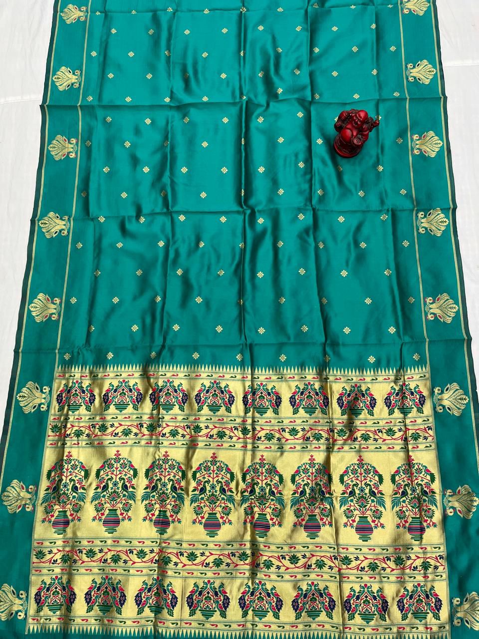 Avni Paithani