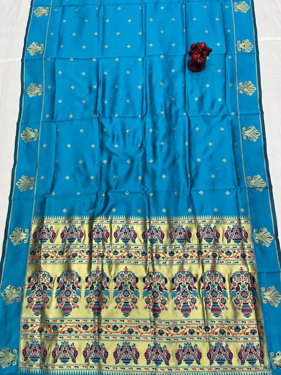 Avni Paithani