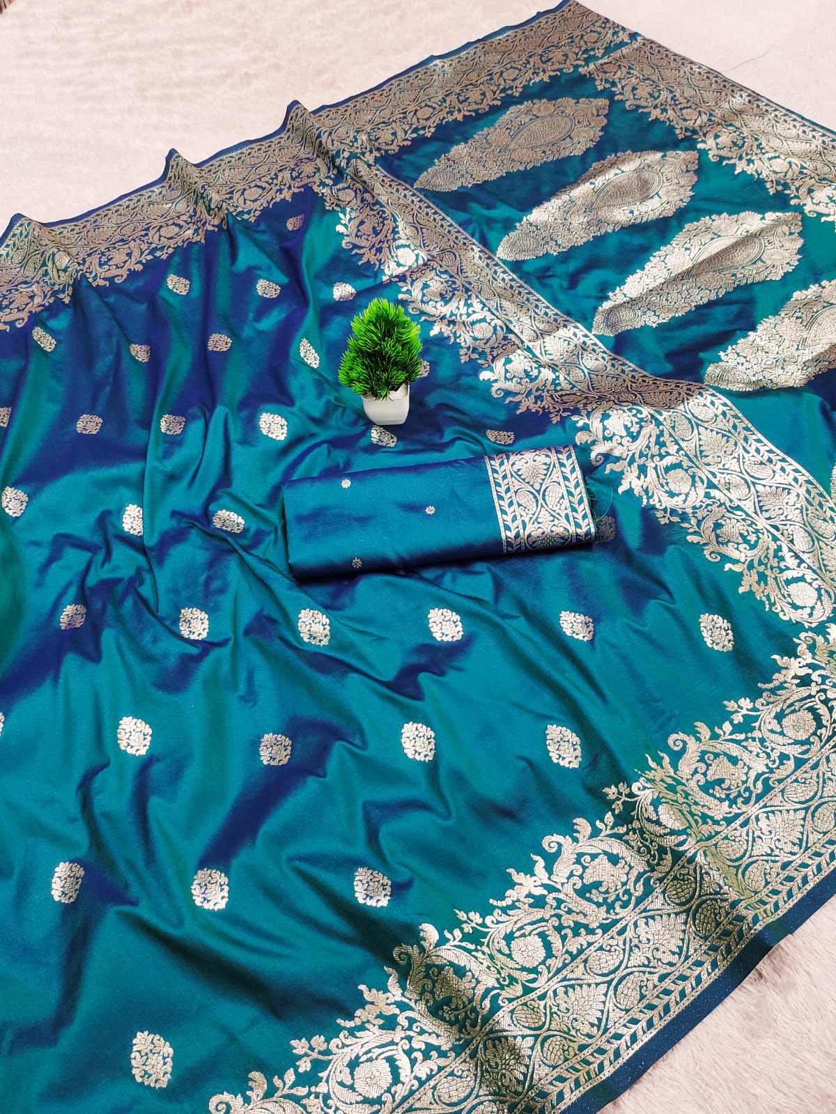 Takshashila Paithani