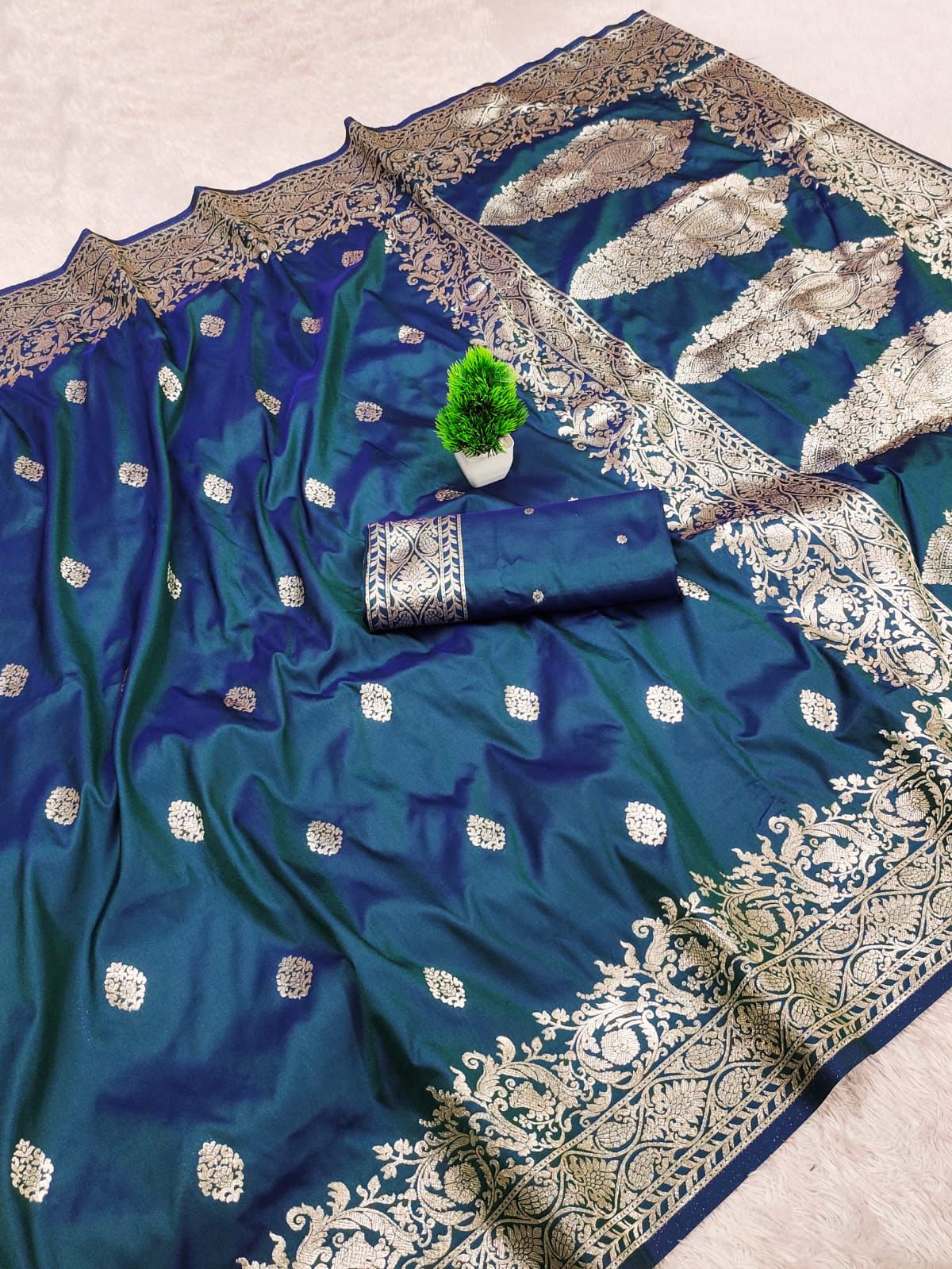 Takshashila Paithani