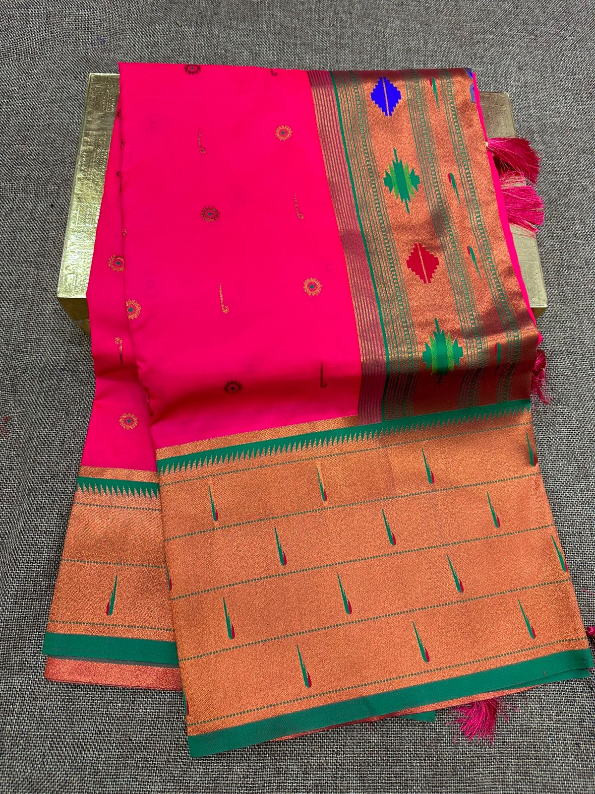 Muniya Border Saree