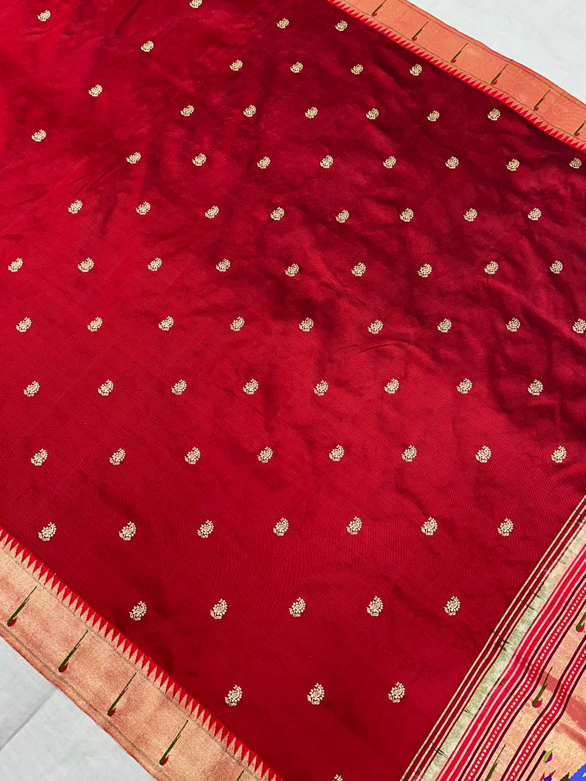 Hand Woven Pure Silk Muniya Border Paithani Saree