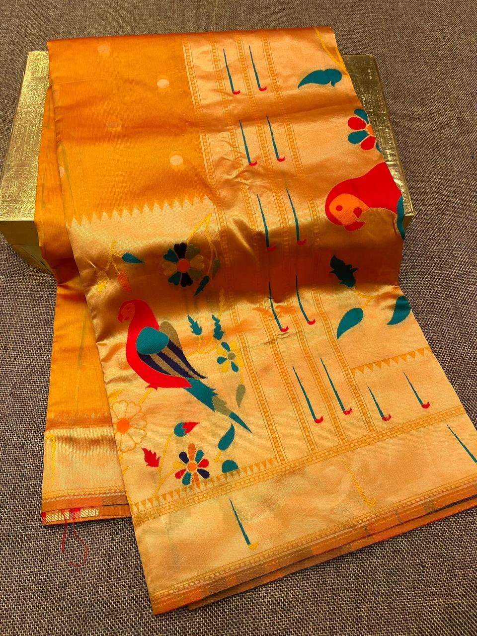Big border paithani