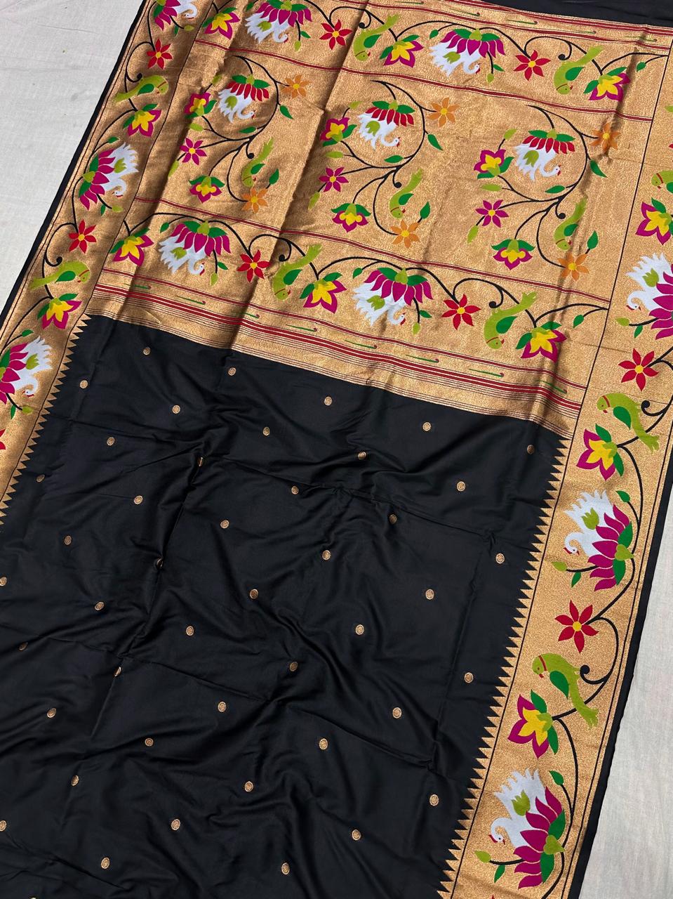 Rajhauns Paithani Saree