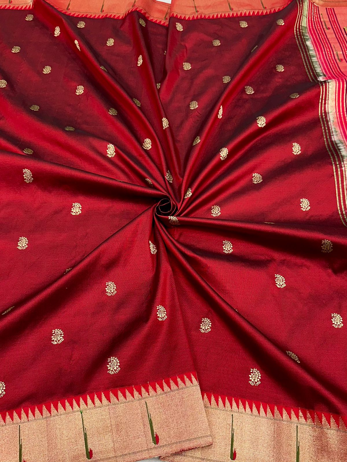 Hand Woven Pure Silk Muniya Border Paithani Saree
