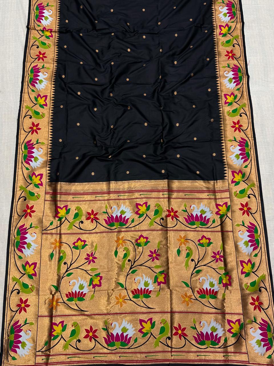 Rajhauns Paithani Saree