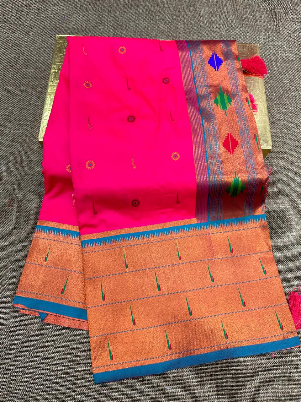 Four Muniya paithani