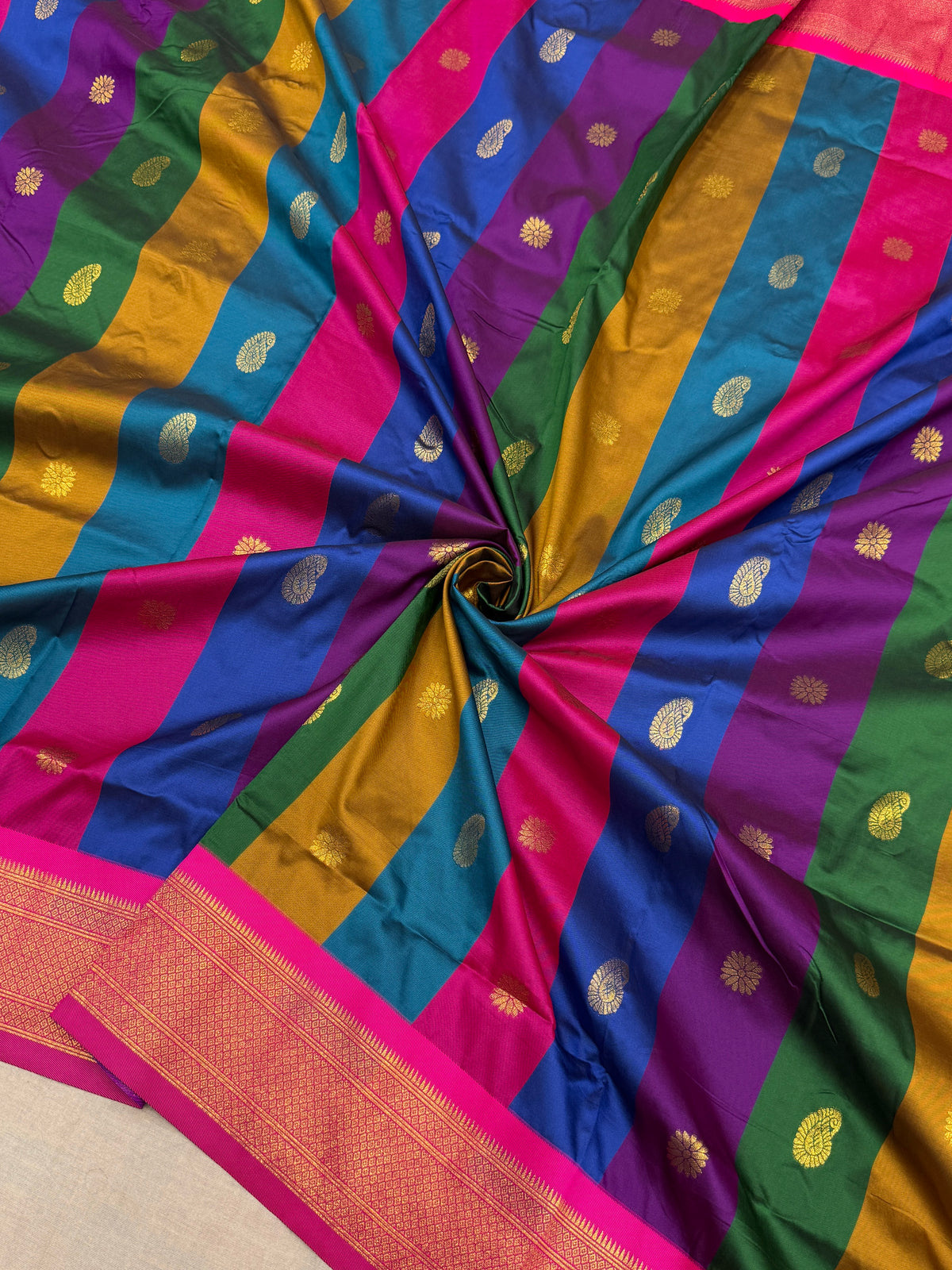 Saptarangi paithani saree