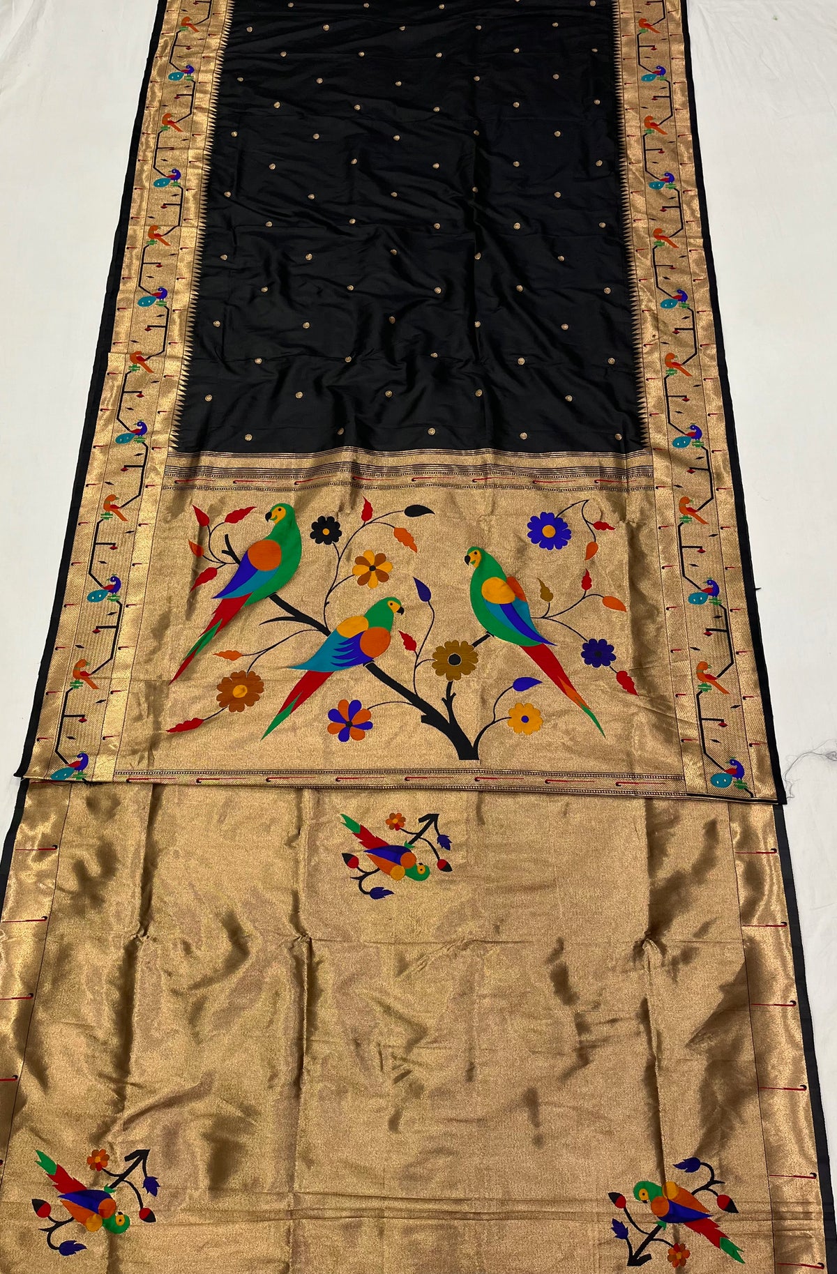 Peacock & parrot border paithani