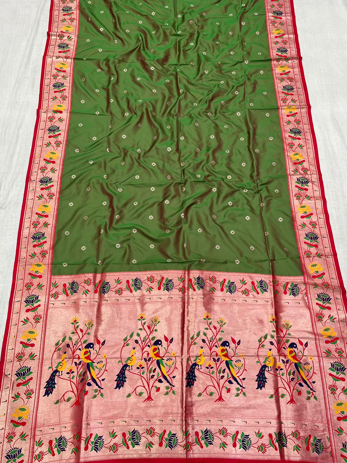 Lotus Border Paithani