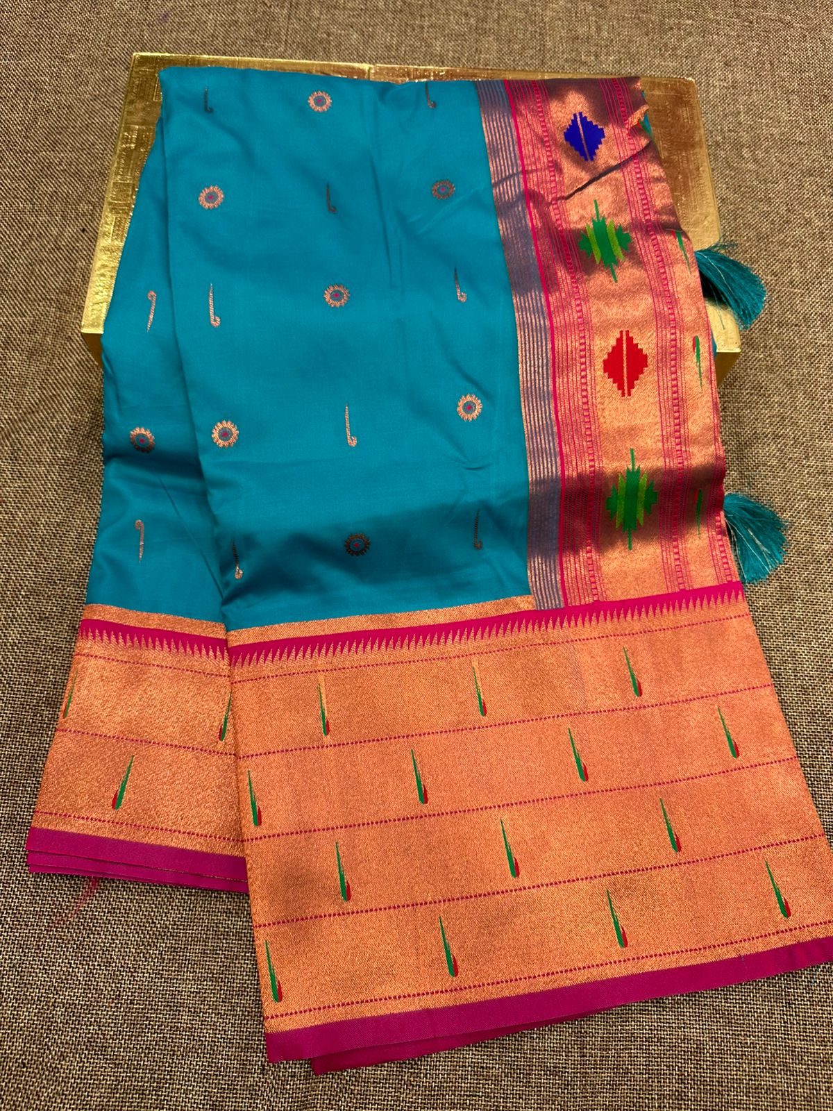 Muniya Border Saree