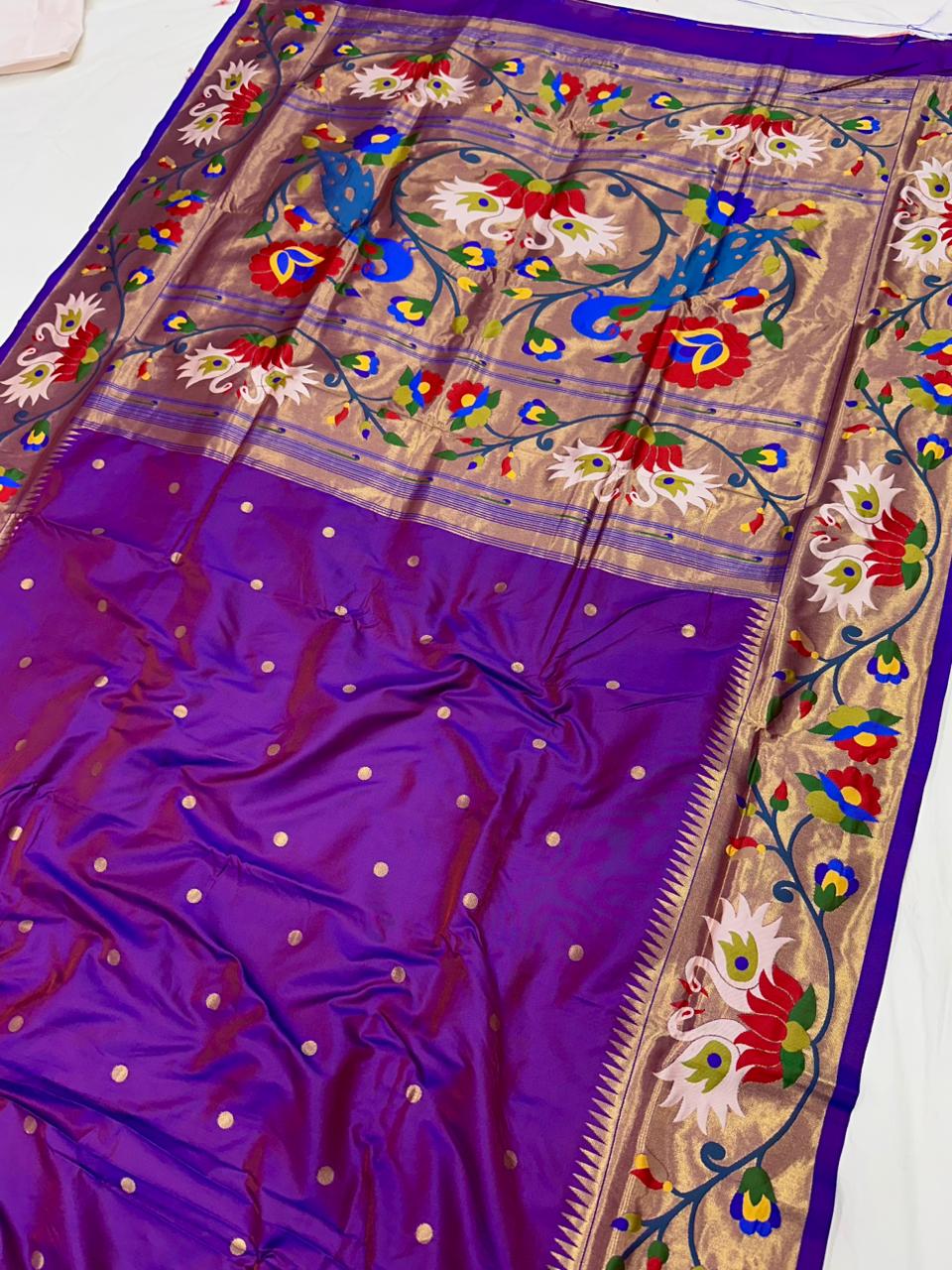 Rajhuns Paithani Saree