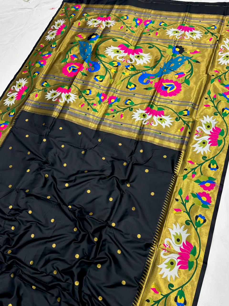 Rajhuns Paithani Saree